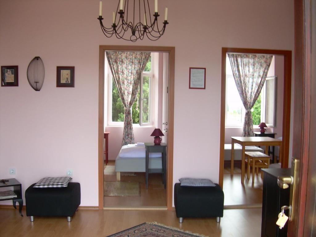 Phara Hostel Gdinj Exterior photo